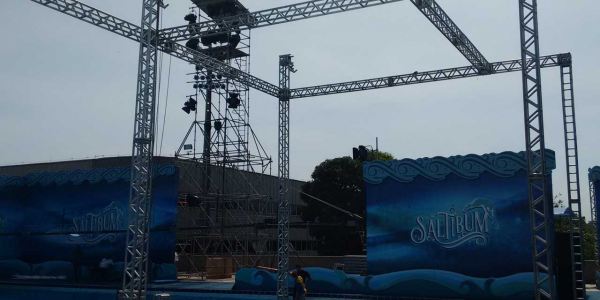 Montagem de Box Truss do Saltibum do Luciano Huck