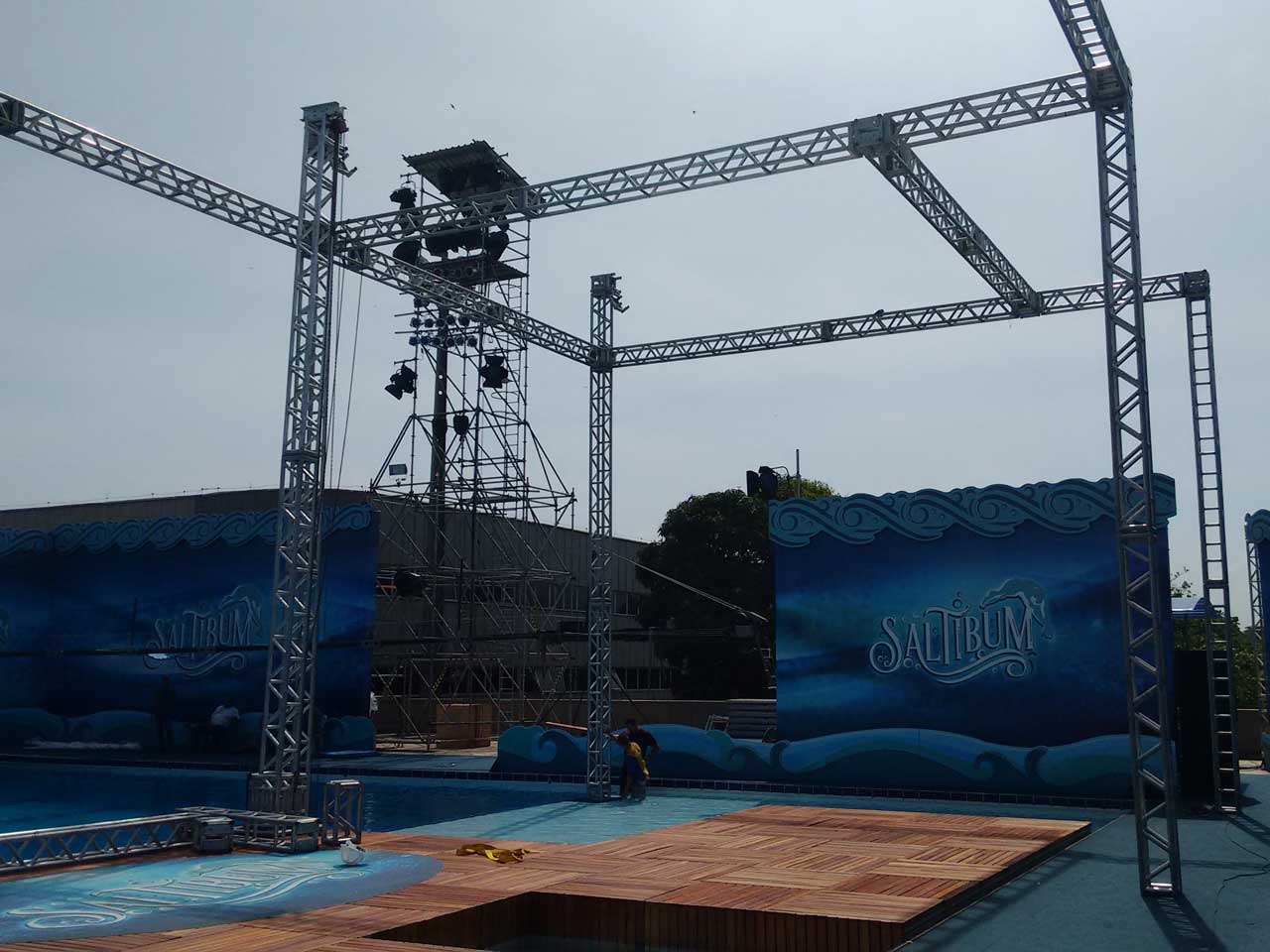 Montagem de Box Truss do Saltibum do Luciano Huck