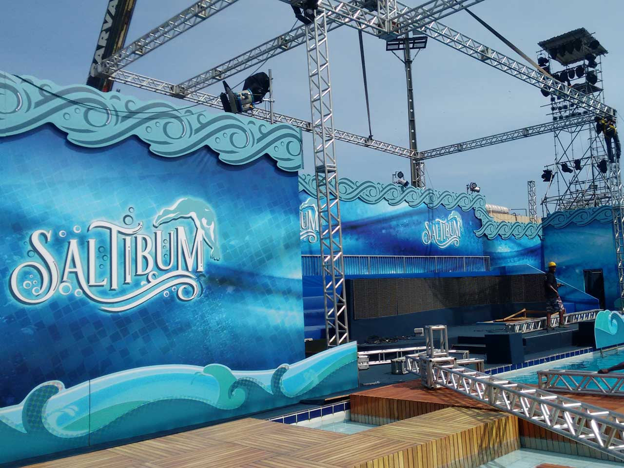 Montagem de Box Truss do Saltibum do Luciano Huck